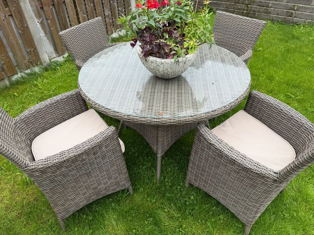 Garden table with chairs - Image 1