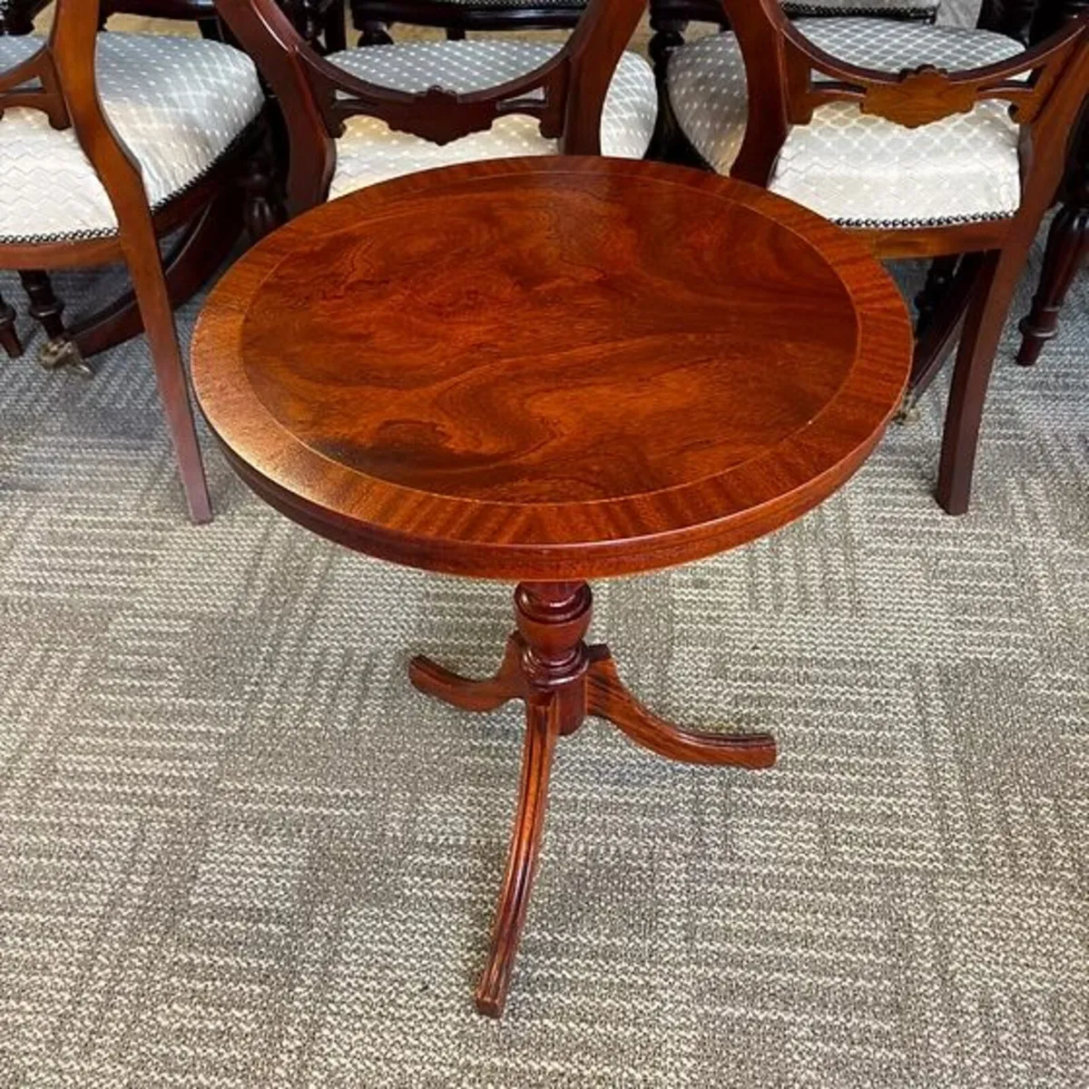 Beautiful mahogany flamed round occasional side ta