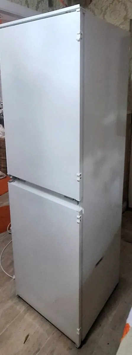 Integrate Fridge-freezer - Image 3