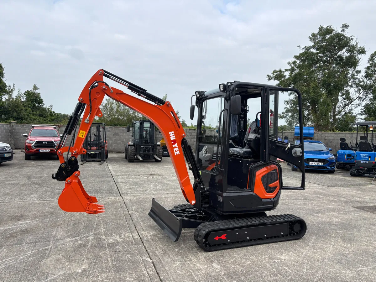 Huayee 2.5 ton Diesel Mini Excavator - Image 4