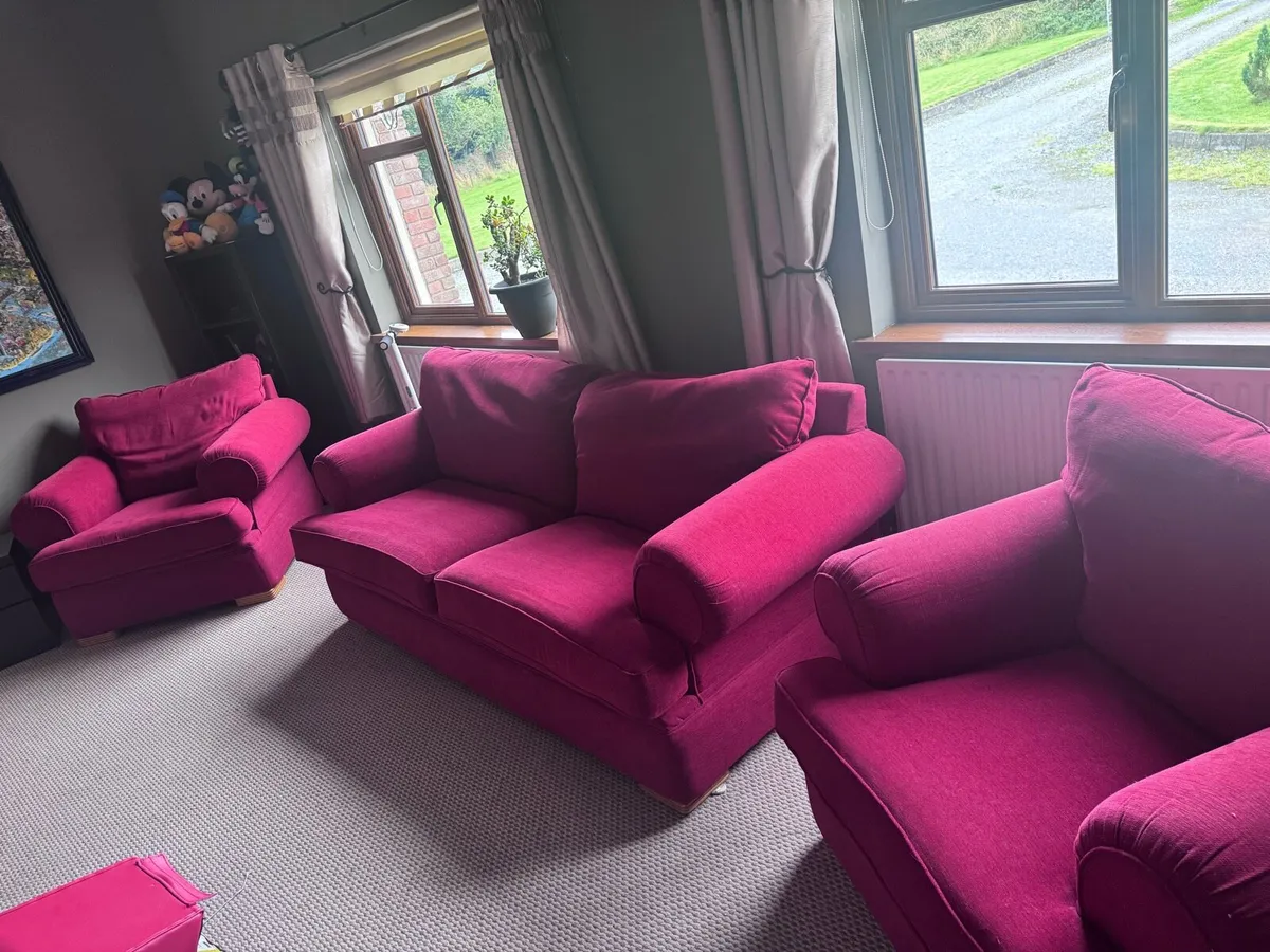 Sofa and two chairs - Image 3