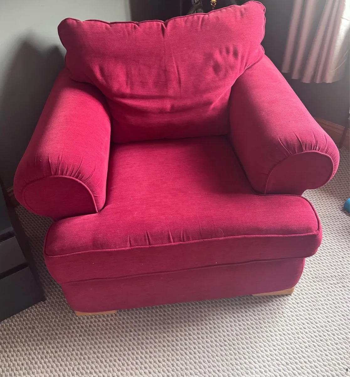 Sofa and two chairs - Image 4