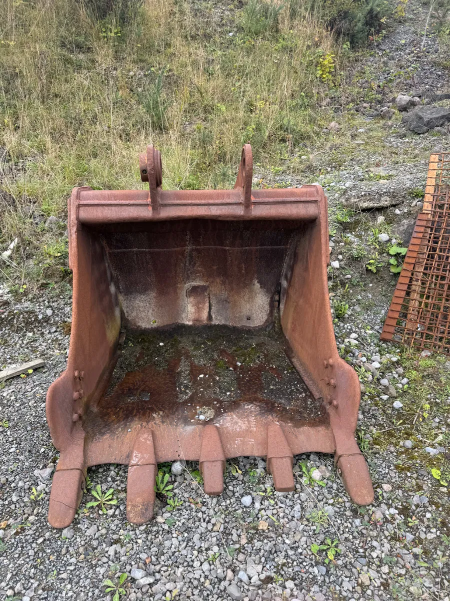 EXCAVATOR BUCKETS - Image 1