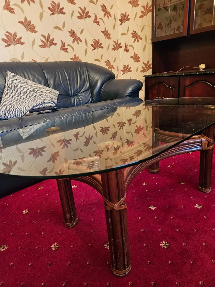 Glass table - Image 1