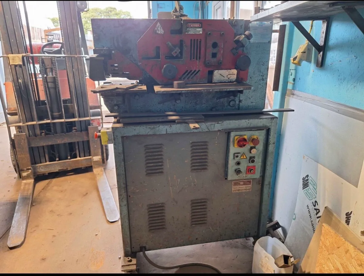 40 TON IRONWORKER LOTS OF TOOLING 3 phase - Image 1