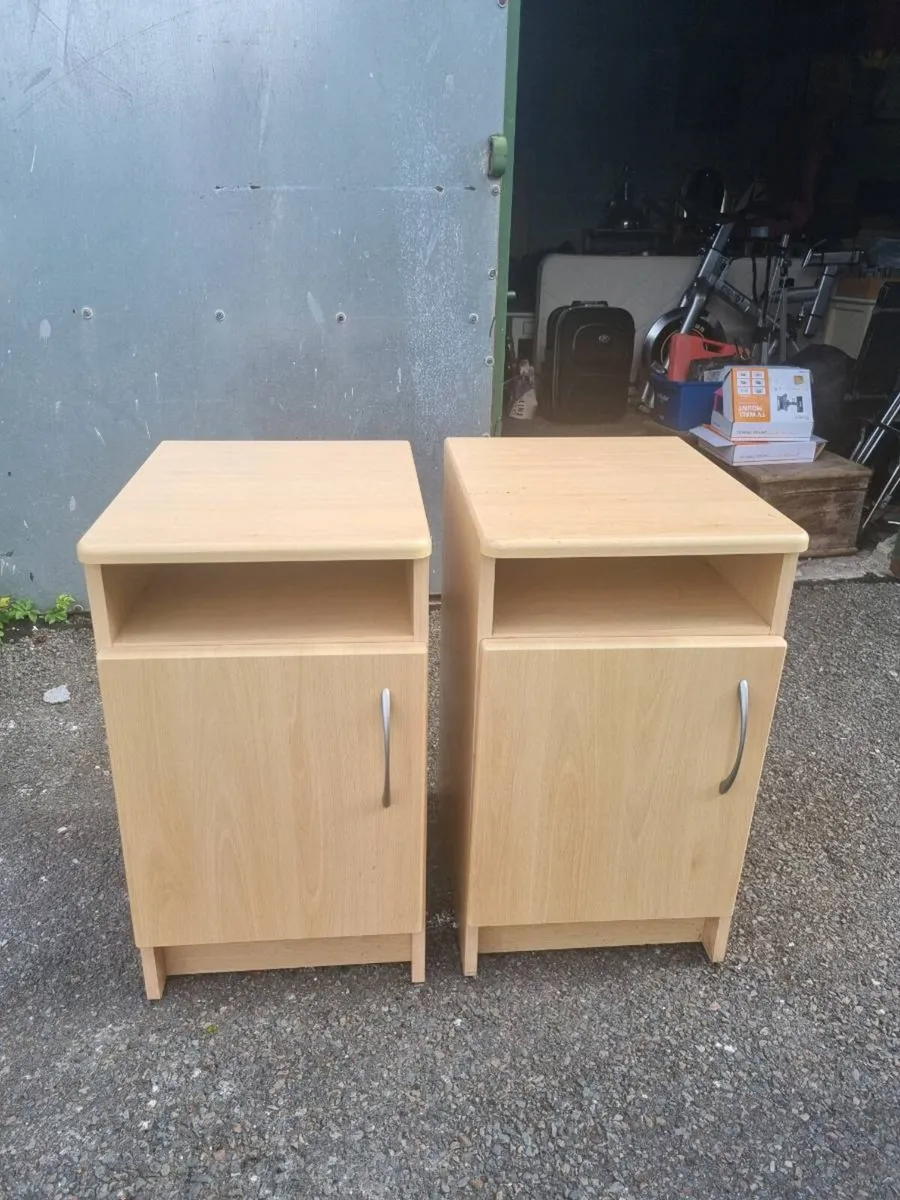 Chest of drawers 60e Pair lockers 50e - Image 4