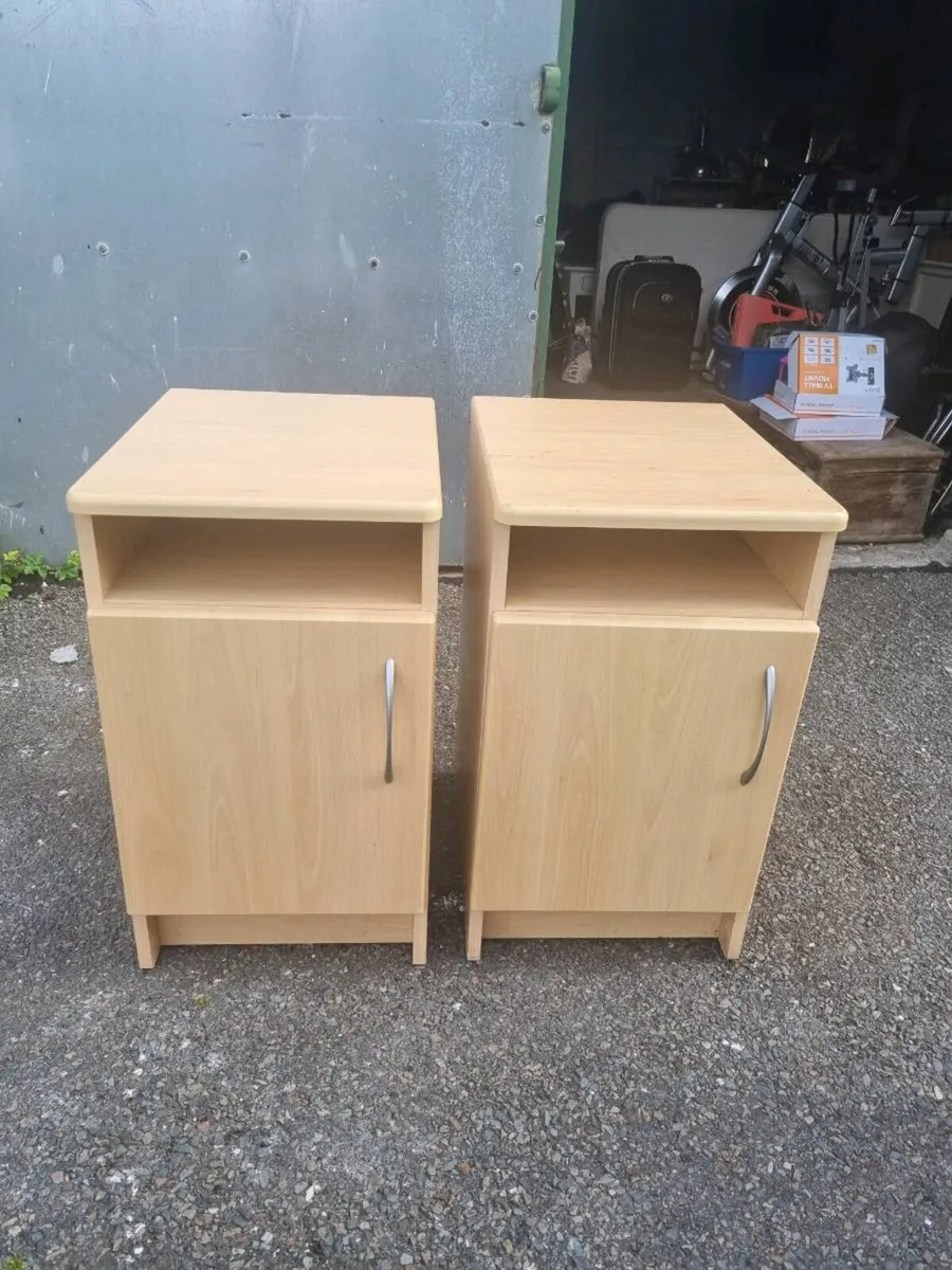 Chest of drawers 60e Pair lockers 50e - Image 3