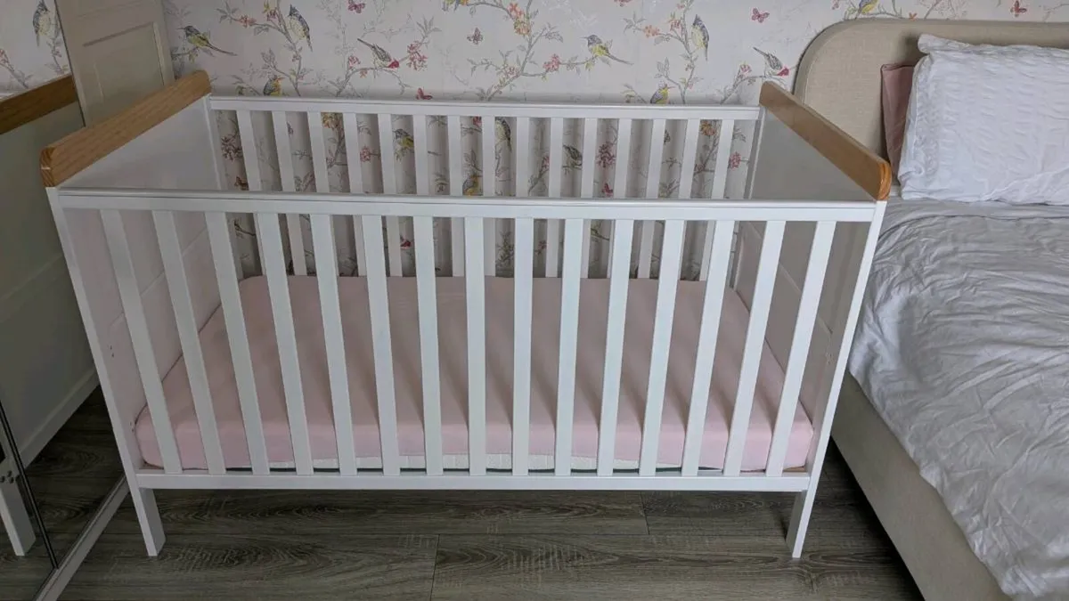 Cot bed and mattress 140 x 70 - Image 1