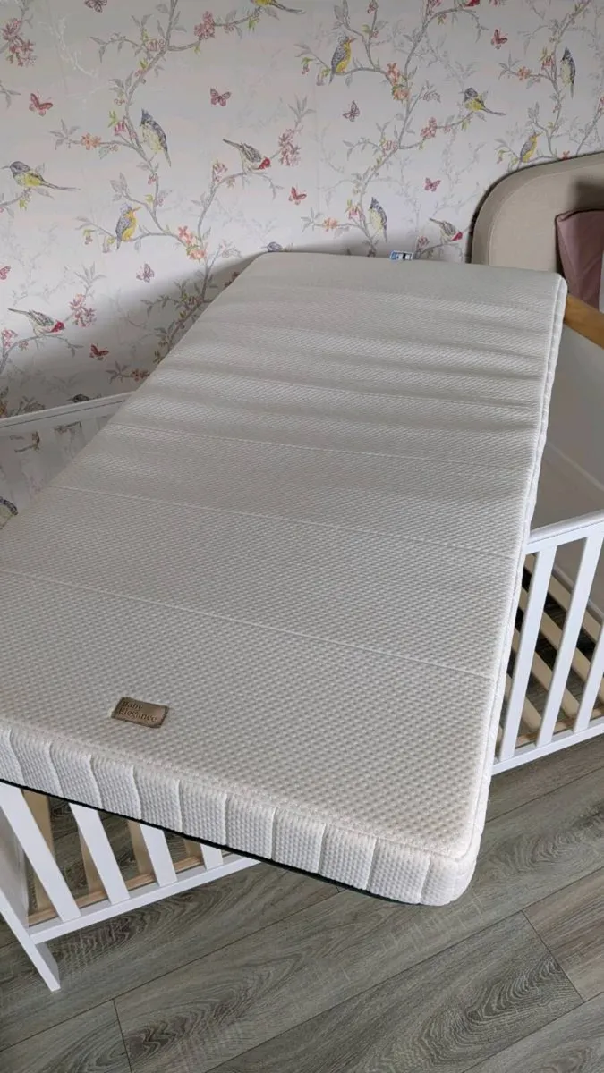 Cot bed and mattress 140 x 70 - Image 3