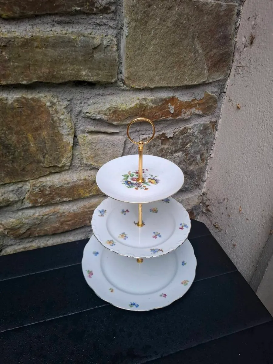 Floral cake stand - Image 1