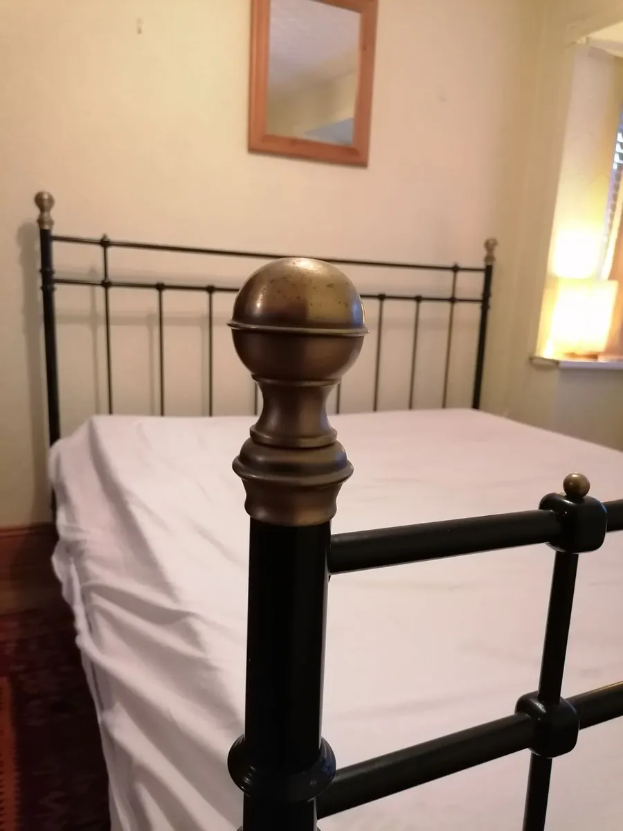 Cast Iron & Brass bed frame - Superking - Image 4
