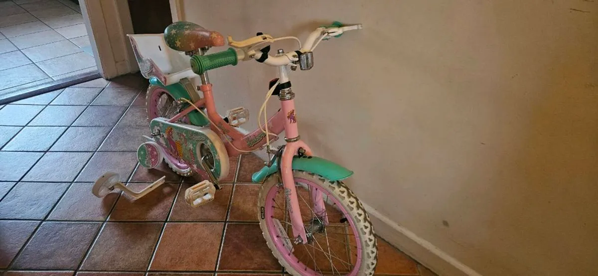 Girl's bicycle - Image 1