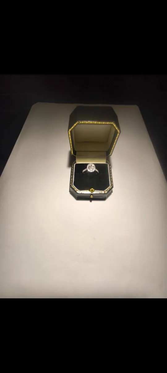 Diamond ring - Image 1