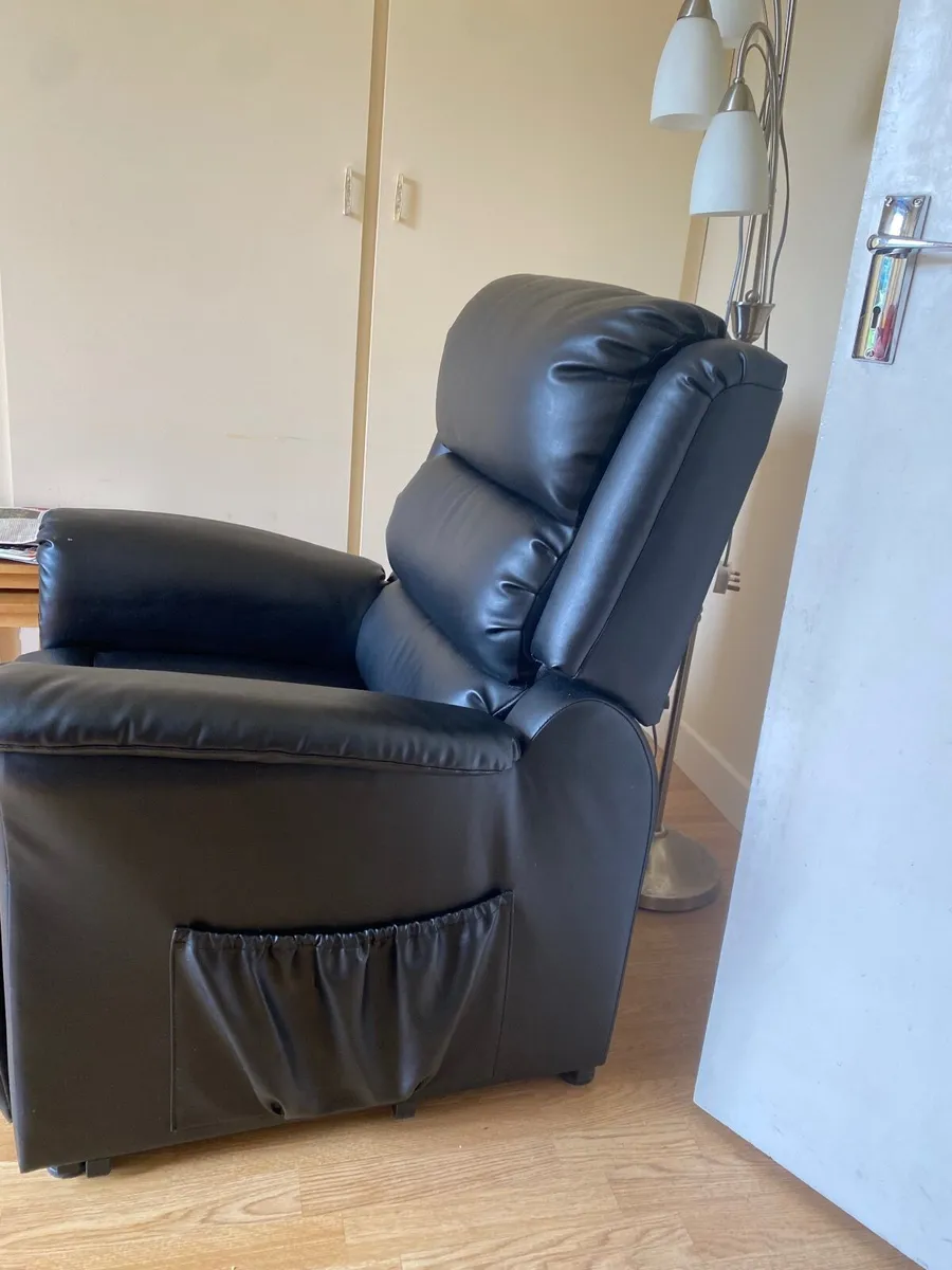 Armchair-electric rise and recline armchair - Image 1