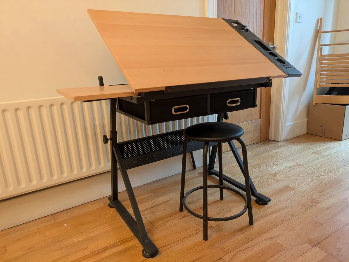 Art table - Image 4