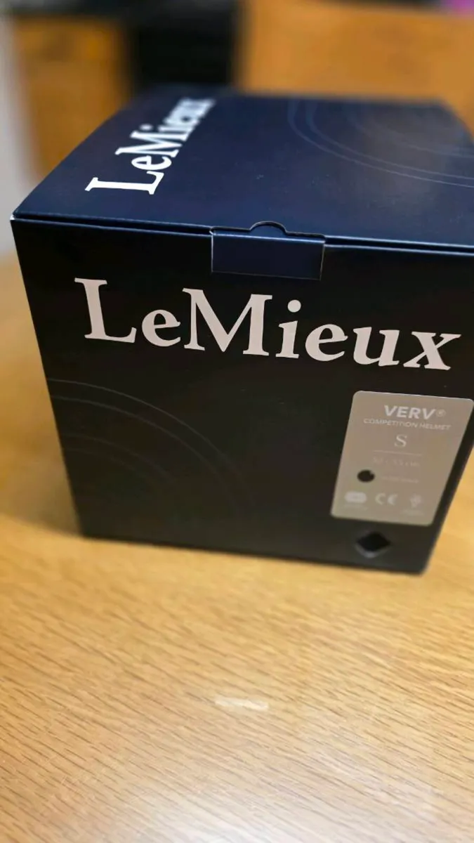 Le Mieux Very Competition Helmet horse riding - Image 1