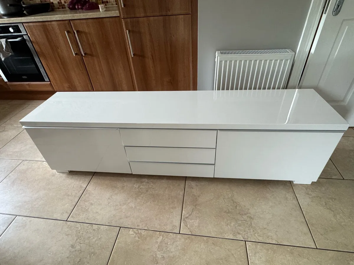 Tv stand