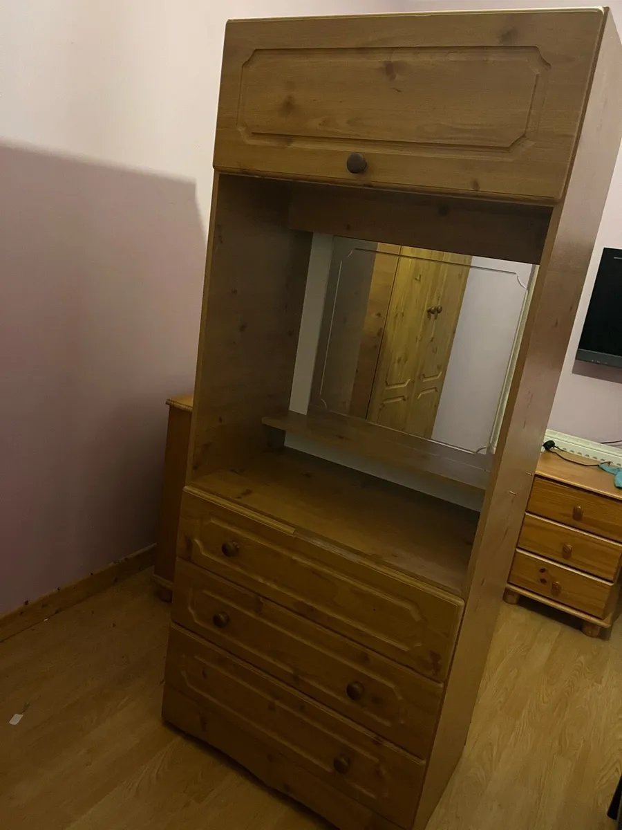 Free Wardrobes and chest of drawers - Image 3