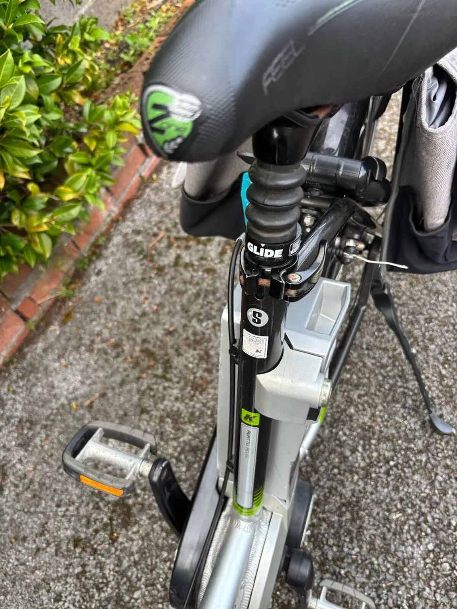 2 E Bikes & Thule Carrier - Image 2