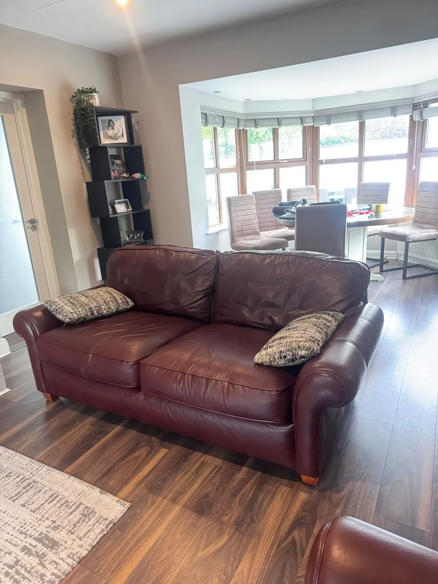 Burgundy leather suite - 2 couches and armchair - Image 2