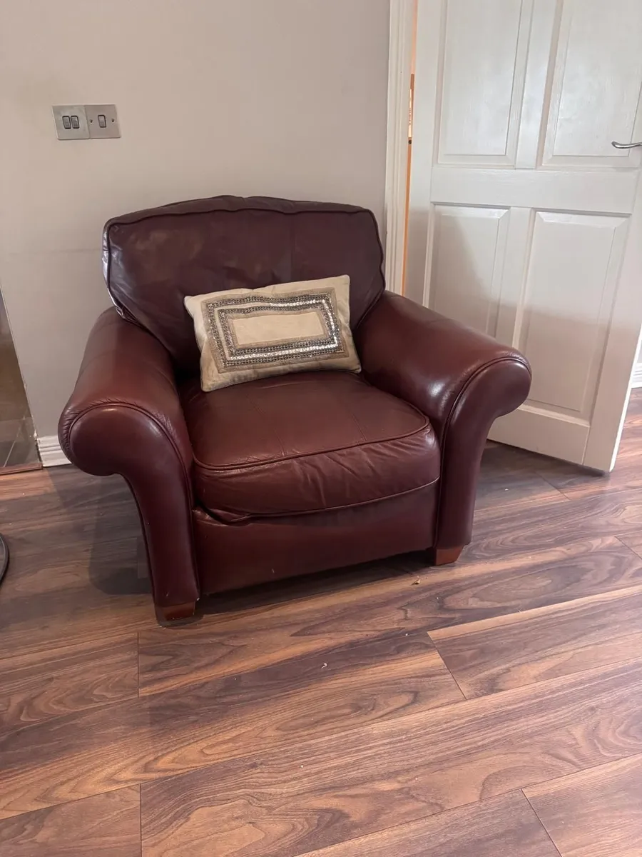 Burgundy leather suite - 2 couches and armchair - Image 4