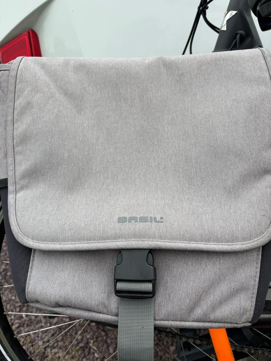 E Bike & Thule Carrier - Image 4