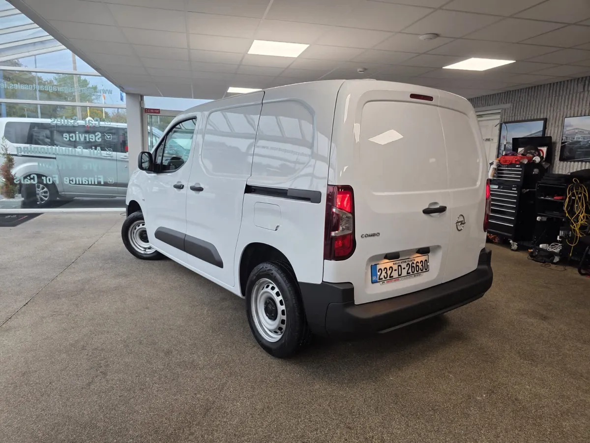 Opel Combo 1.5 D 3 seats Van 2023 - Image 3