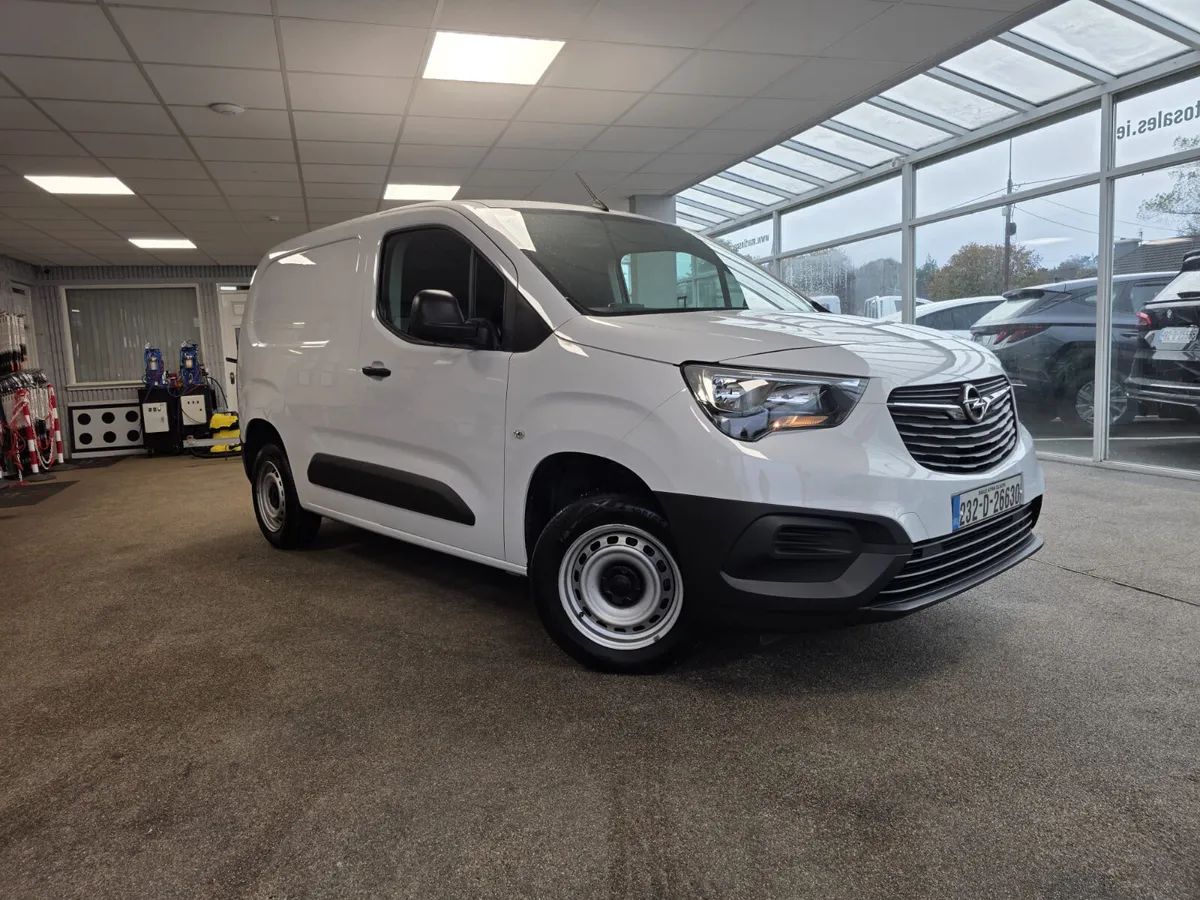 Opel Combo 1.5 D 3 seats Van 2023 - Image 1