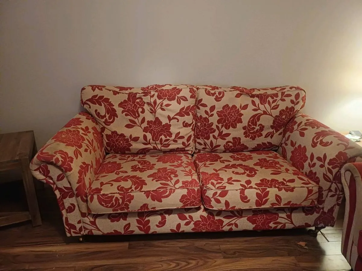 3 seater sofa & 2 armchairs - Image 2