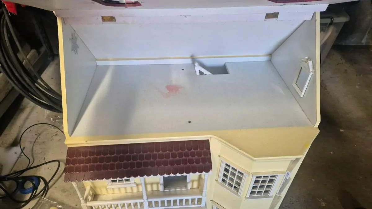 Large Dolls House - Image 3