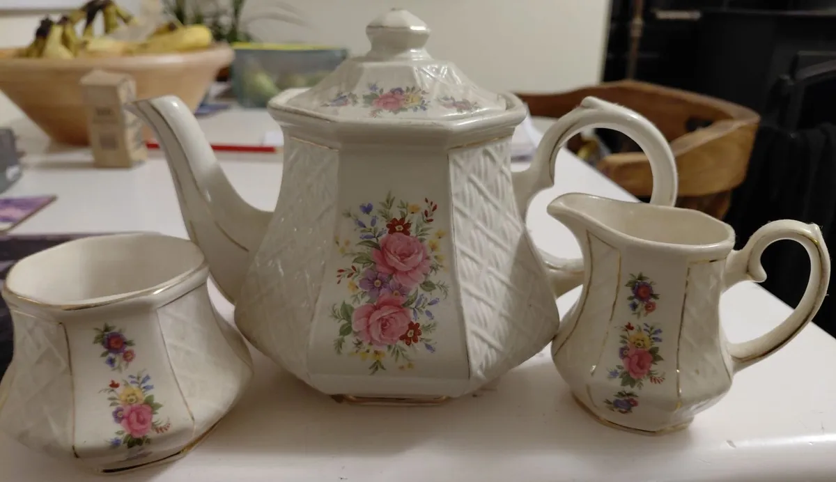 Vintage Sadler Teapot Set - Image 1