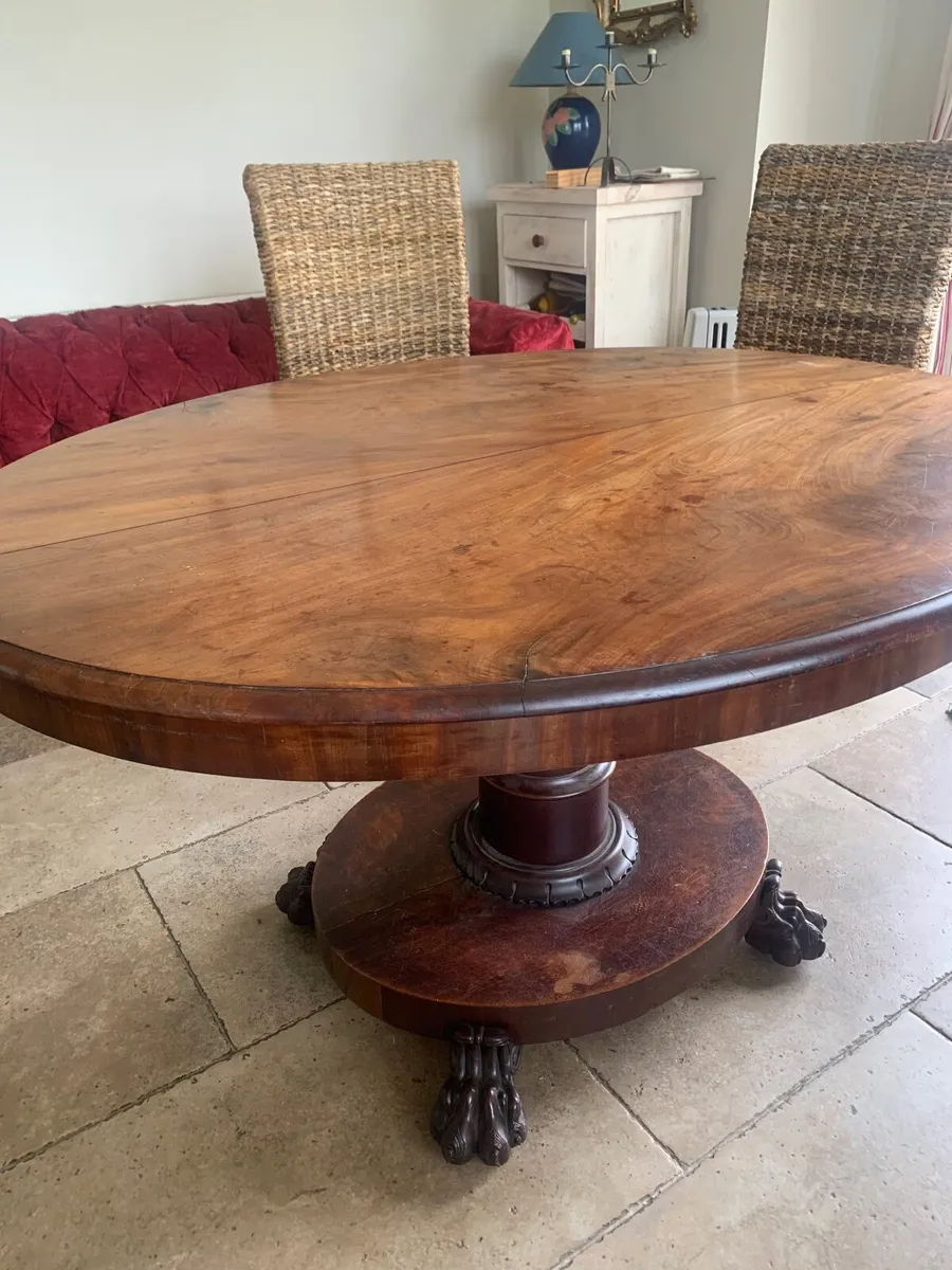 Antique oval mahogany table - Image 1