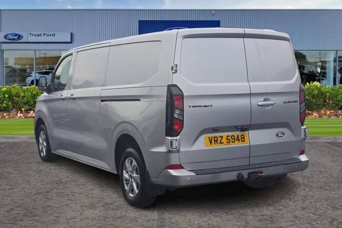 Ford Transit Custom 300 L2  FWD 2.0 EcoBlue 136ps - Image 2
