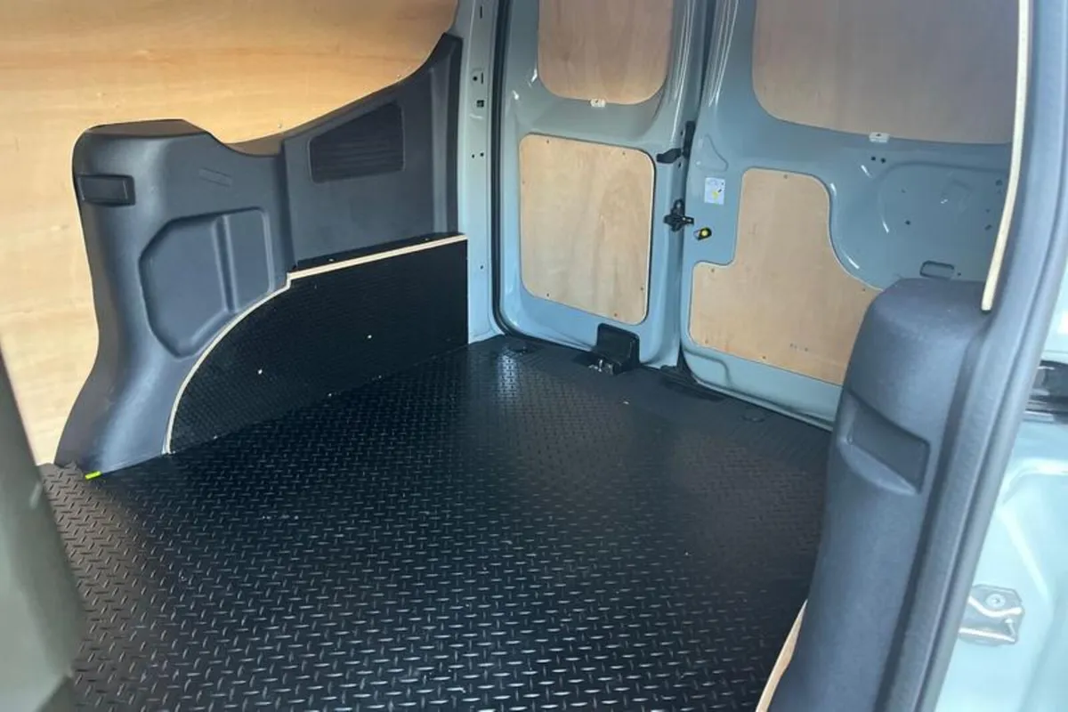 Ford Transit Courier 1.0 EcoBoost 125ps Limited - Image 4