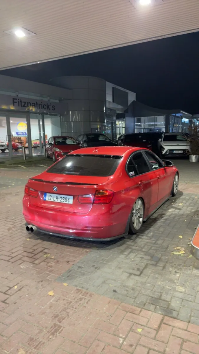 F30 320D - Image 2