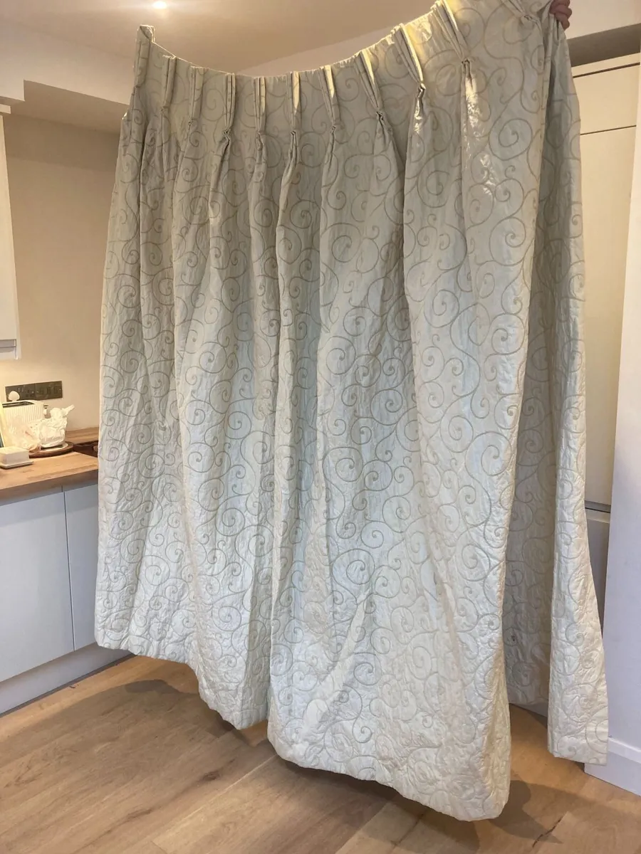 Curtains - Lined- Large - 2 Pairs. - Image 3
