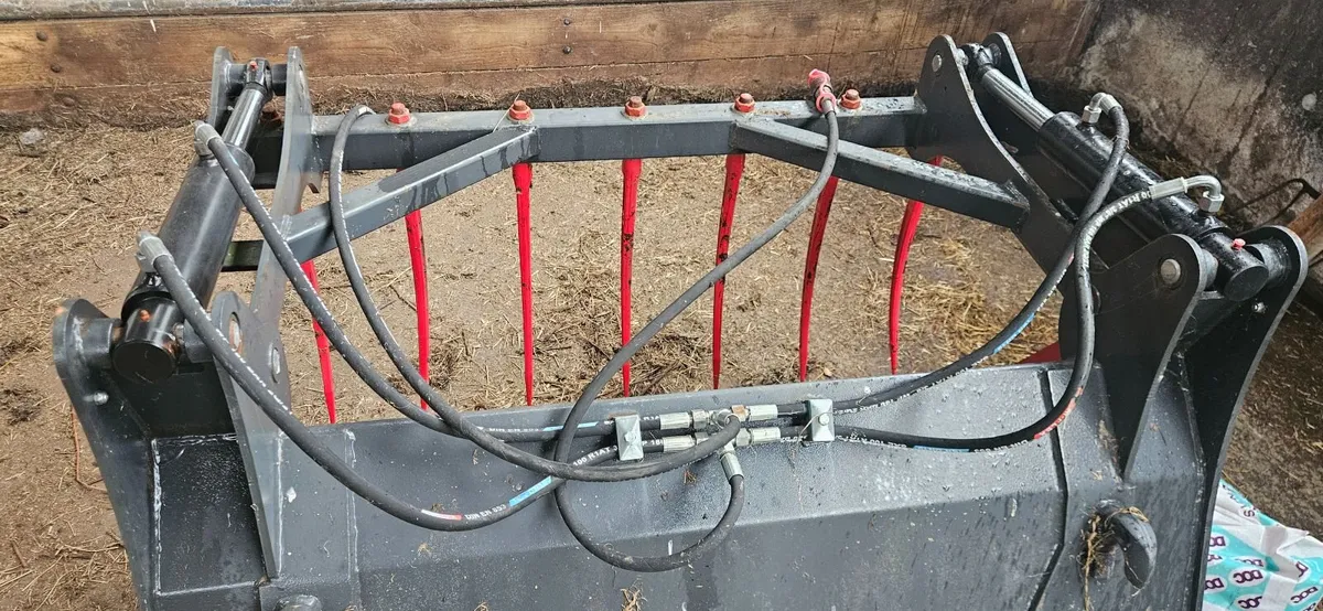 Bucket Grab - Image 3
