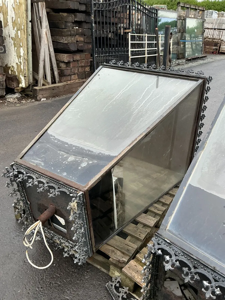 Cast Aluminium Large Lights x3 (iconic ) - Image 2