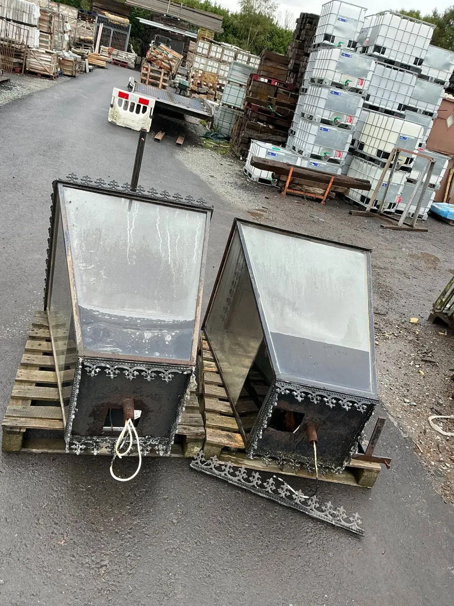 Cast Aluminium Large Lights x3 (iconic ) - Image 4
