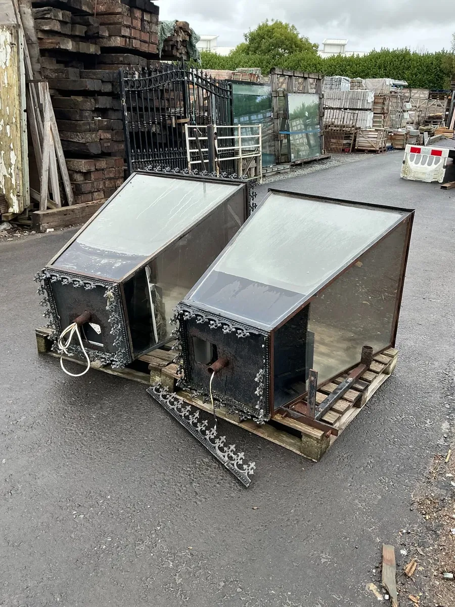 Cast Aluminium Large Lights x3 (iconic ) - Image 1