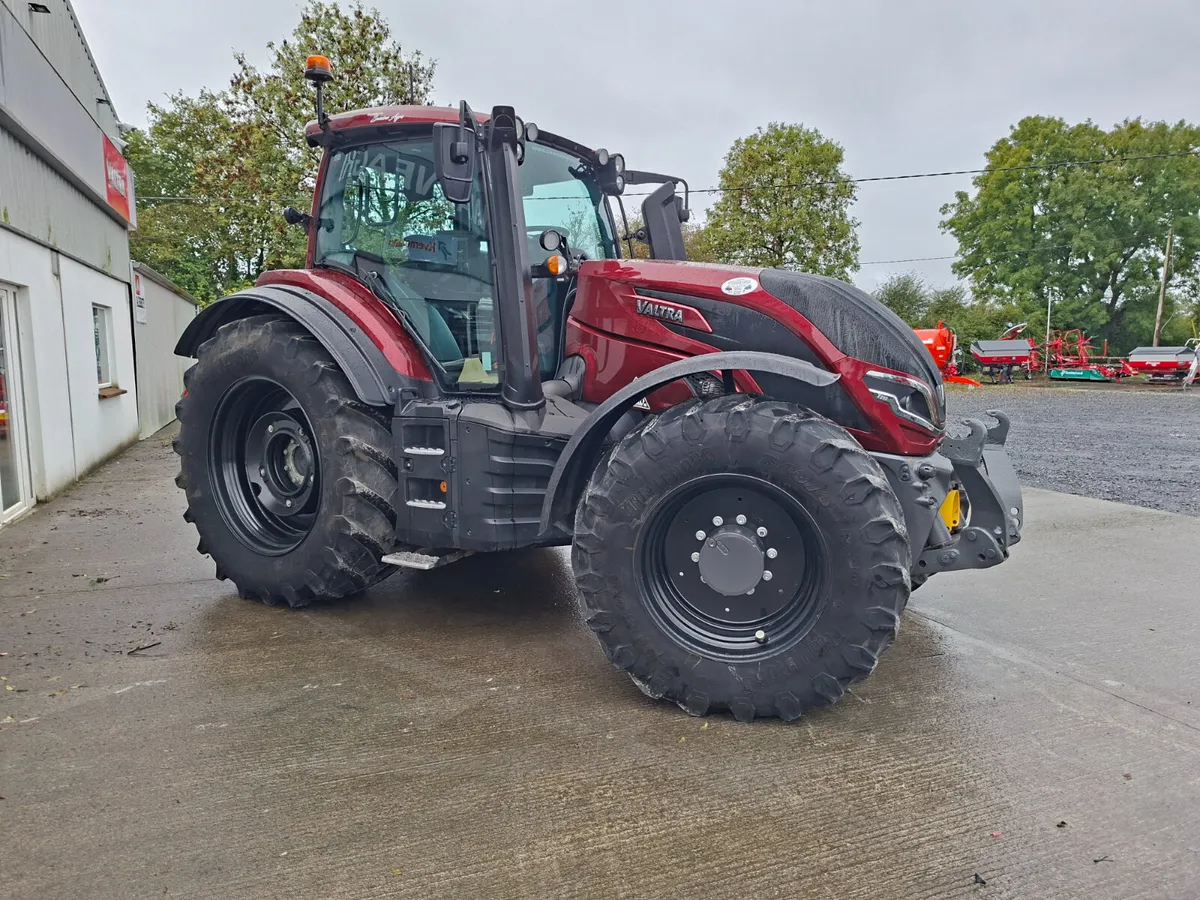 Valtra T215 Versu - Image 3