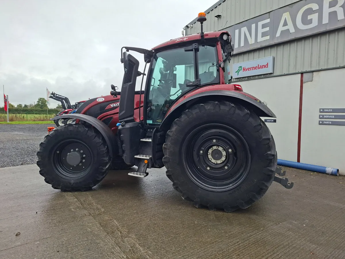 Valtra T215 Versu - Image 4