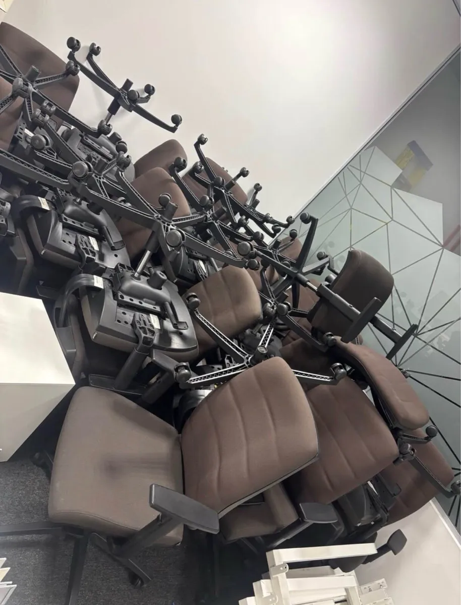Cheap office chairs and lockers - Image 1
