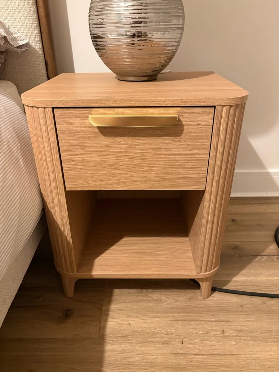 Chest of drawers & bedside lockers(Brand New!) - Image 2