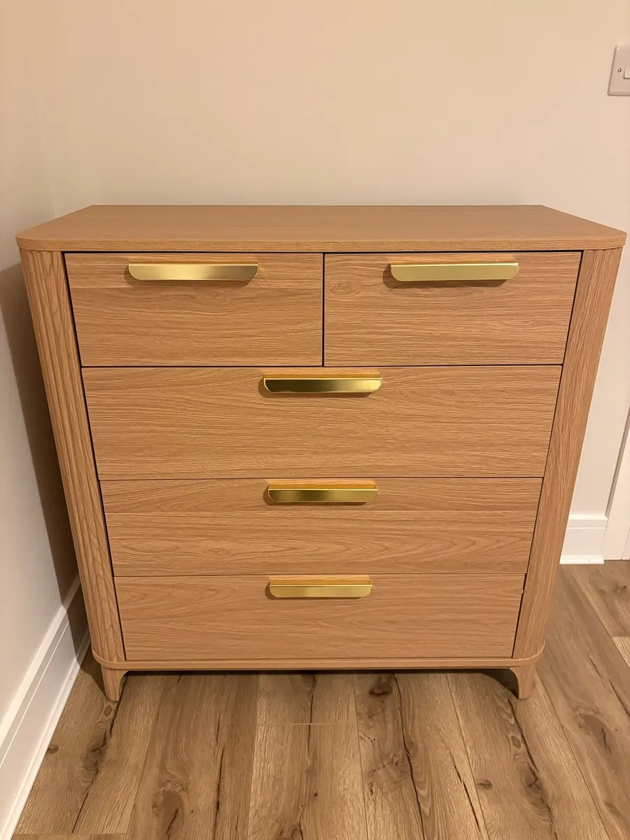 Chest of drawers & bedside lockers(Brand New!) - Image 1