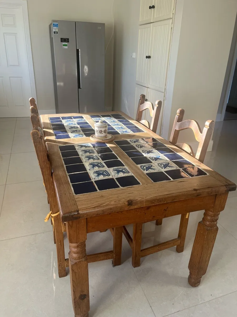 Kitchen table - Image 1