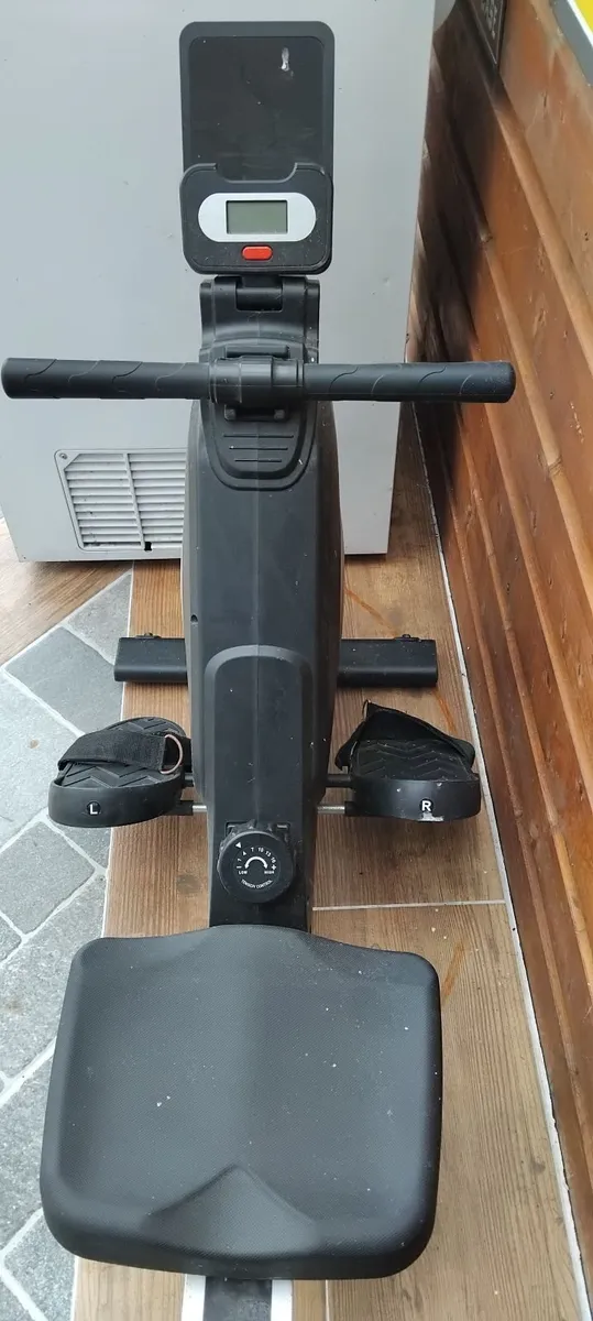 Rowing machine - Image 1