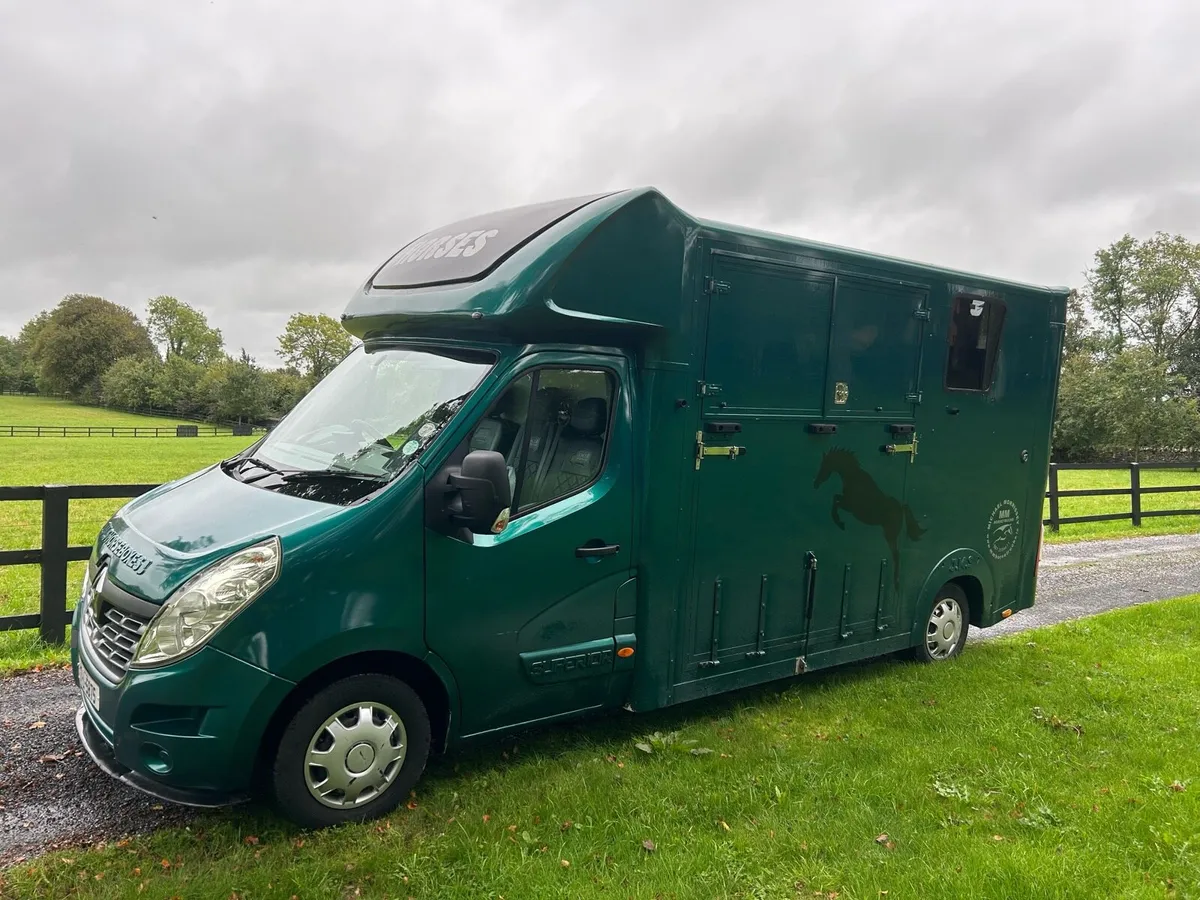 2017 Renault Master 2 horse van - Image 1