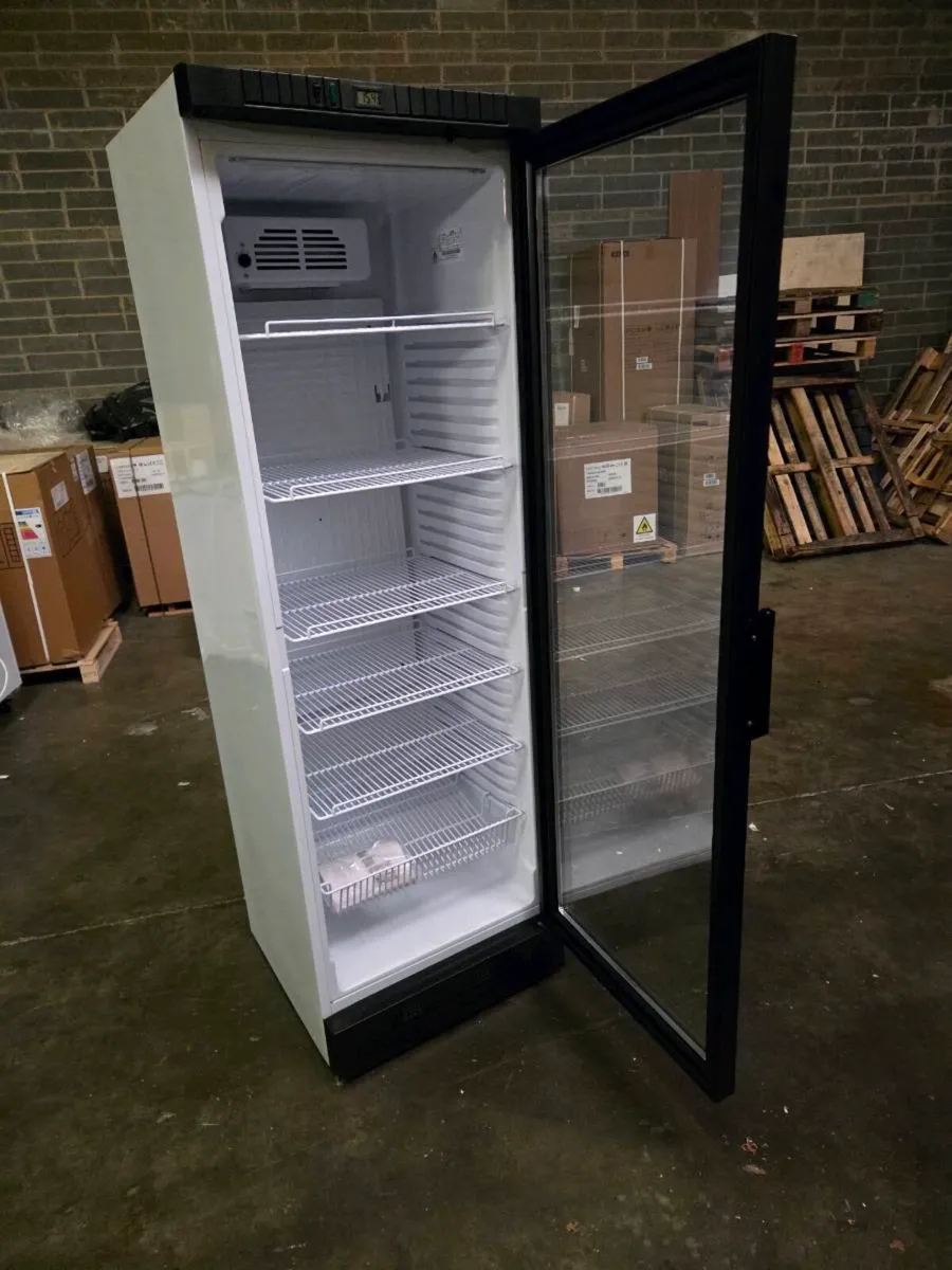 Display fridge - Image 1