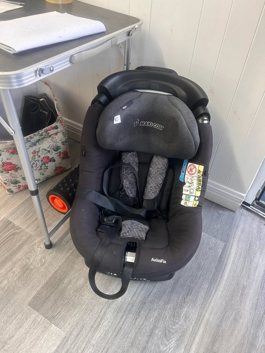 Maxi cosi axissfix car seat